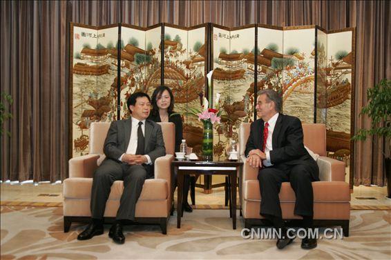 簽字儀式開始之前，雙方還深入交流了戰(zhàn)略合作的意愿和方向。
