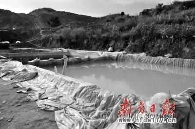 山間的洗礦池。