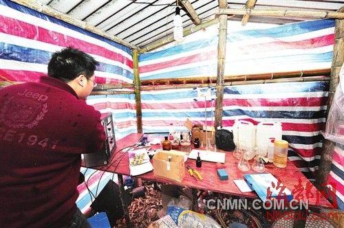 養(yǎng)雞場內(nèi)還設了個簡易的化學實驗室