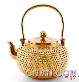 霰形純金壺。