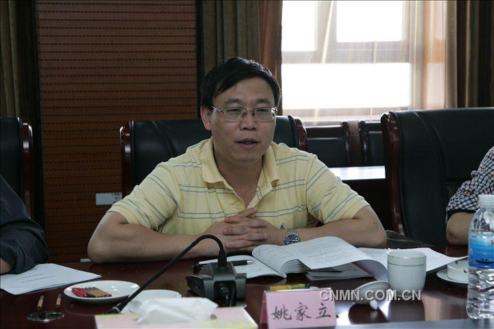 云錫控股公司副總經(jīng)理姚家立講話。