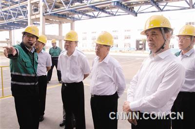 10月22日，國務院參事、中國有色金屬工業(yè)協(xié)會會長陳全訓到廣西調研，并出席在南寧同期舉辦的2015年中國國際銅業(yè)論壇。