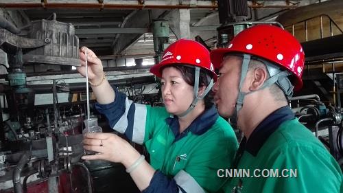 蘭州金川科技園提高主產(chǎn)品一級品率勞動競賽初見成效（于彭波攝）