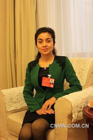 全國人大代表、新疆有色集團熱孜古麗•庫拉洪