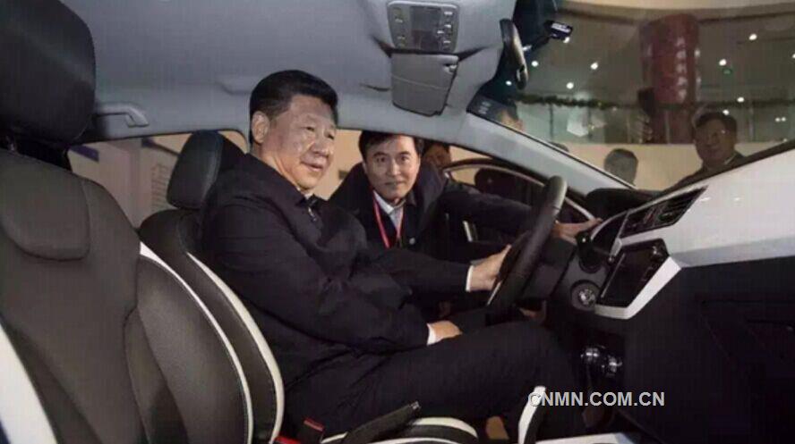 習(xí)大大試乘江淮電動(dòng)車(chē)