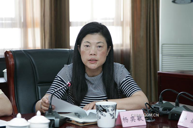 新任職的云錫控股公司董事、副董事長(zhǎng)楊奕敏作表態(tài)發(fā)言。
