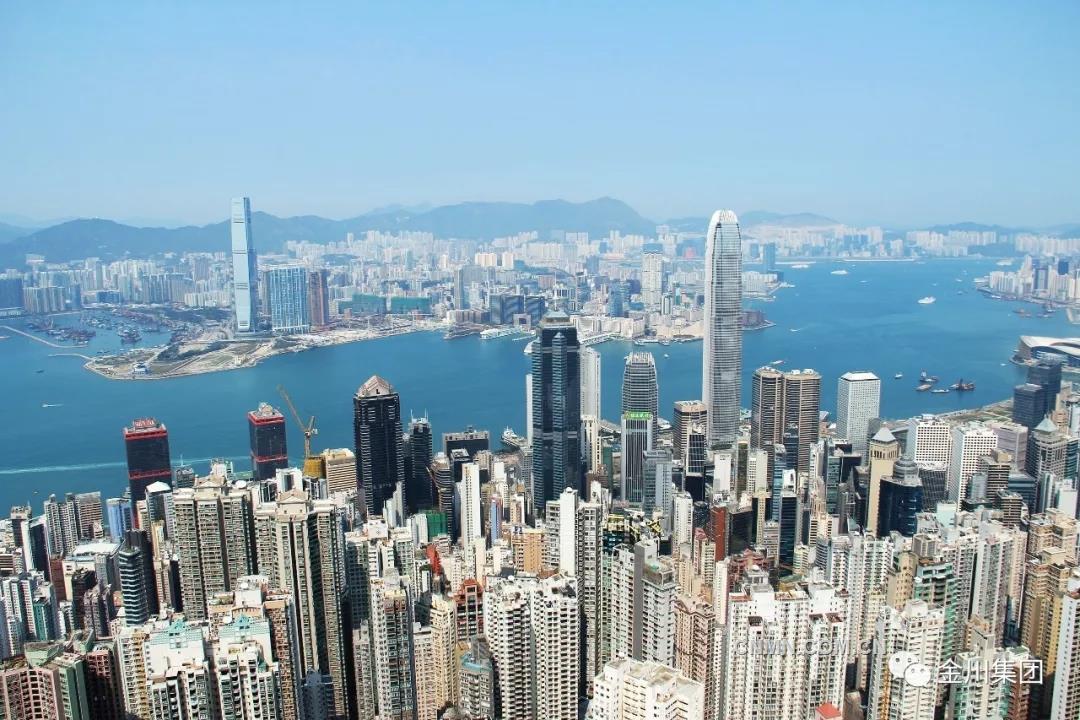 一年來，企業(yè)內(nèi)外媒體對公司各條戰(zhàn)線涌現(xiàn)出來的優(yōu)秀代表做了大量宣傳報道，多角度、多層面展現(xiàn)金川人勇于擔(dān)當(dāng)、積極向上的精神風(fēng)貌，金川品牌的知名度、美譽度得以提升。