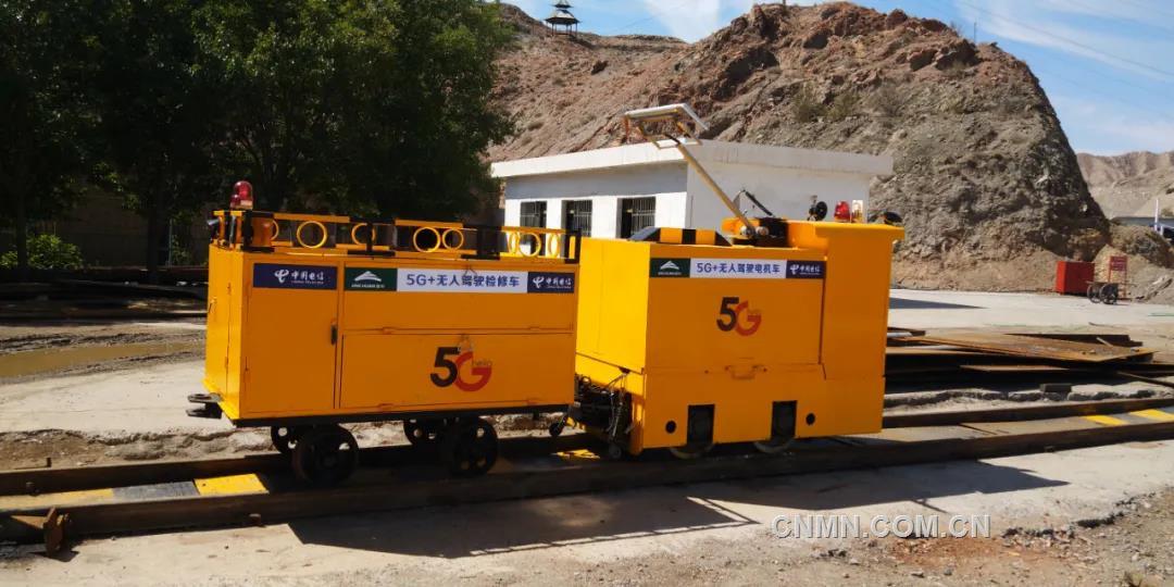 近日，金川集團(tuán)龍首礦運(yùn)輸工區(qū)“5G檢修車”成功運(yùn)行。該檢修車具備檢測滑觸線高度、軌距測量功能，可實(shí)時顯示滑觸線高度及軌距數(shù)值，改變了人工目測、卷尺測量的傳統(tǒng)點(diǎn)檢方法，與傳統(tǒng)人工巡檢相比，作業(yè)時間可縮減50%以上。