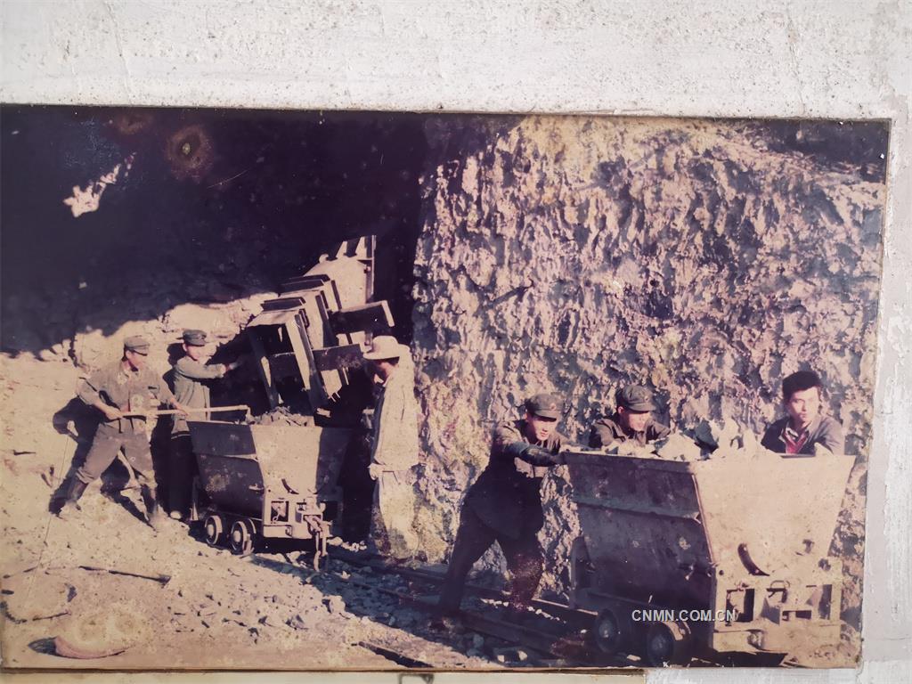 1985年2月，廣州軍區(qū)53200機械化部隊參加康家灣礦工程建設(shè)